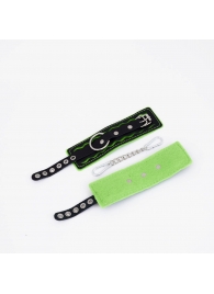 Черно-зеленые кожаные наручники с зеленой строчкой - Crazy Handmade - купить с доставкой в Ярославле