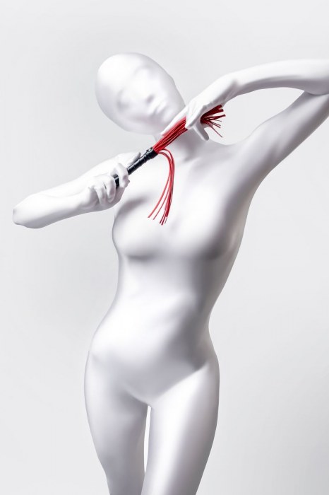 Красно-черный флоггер Anonymo - 28 см. - ToyFa - купить с доставкой в Ярославле