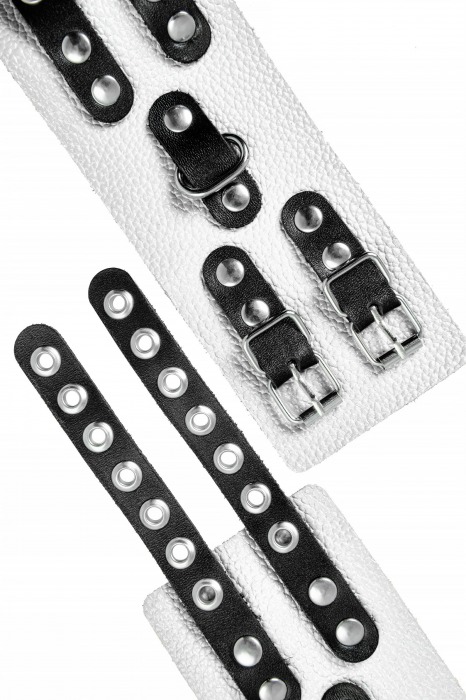 Бело-черные наручники с двумя ремешками и люверсами - Pecado - купить с доставкой в Ярославле