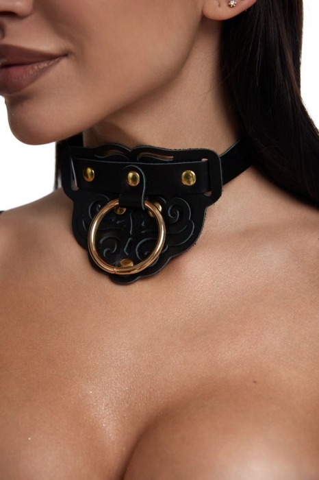 Черный фигурный кожаный ошейник с золотистой фурнитурой - Crazy Handmade - купить с доставкой в Ярославле